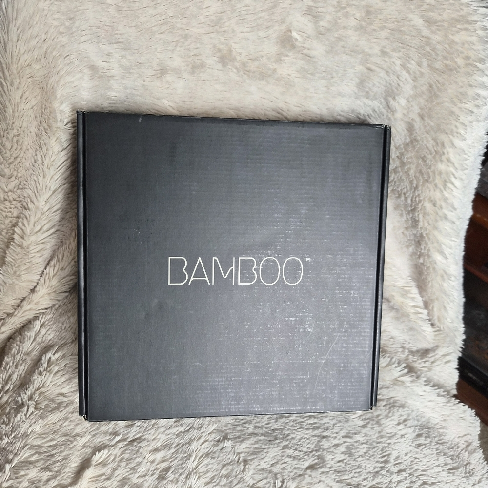 BAMBOO Fun Tablet with Black Pen - Picture 4 of 12